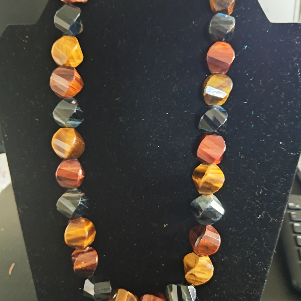 Elegant Multicolor Beaded Necklace